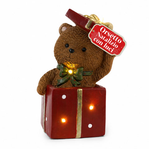 Osito navideño de poliresina con paquete de regalo, 2 variantes, luces LED puntuales, alimentación a pilas, acabados cuidados, base estable