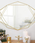 immagine-5-umbra-specchio-da-parete-a-forma-di-prisma-565x425x83cm-oro-ean-028295453028