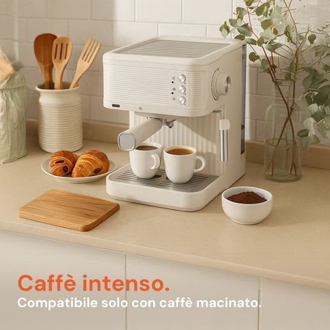 Versatile e perfetta per macinato e cialde con doppia compatibilità, croissant e caffè per colazione completa e gustosa