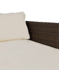 Bracciolo del divano angolare Zendea in rattan intrecciato con cuscino schienale bianco ergonomico per comfort ottimale